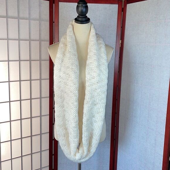 White Chunky Knit Infinity Scarf (One Size) - Picture 4 of 11